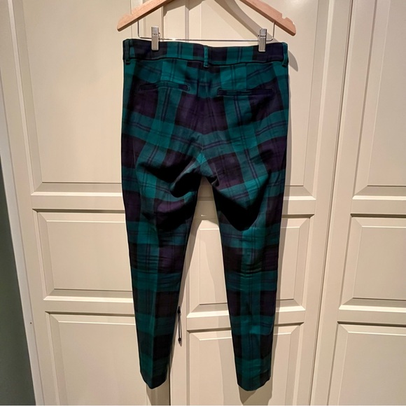 Old Navy Sz 6 Mid-Rise Printed Pixie Ankle
Pants, Black Watch - Picture 4 of 7